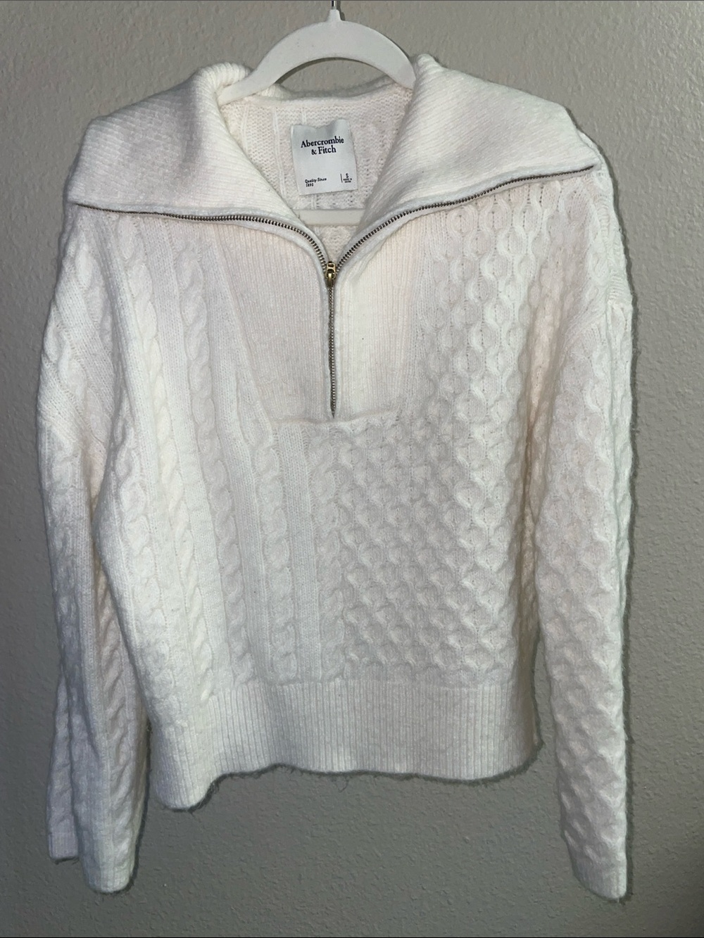 Abercrombie & Fitch Off-White Cable-Knit Half-Zip Turtleneck Sweater